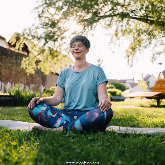 YIN YOGA live in Bad König oder live online